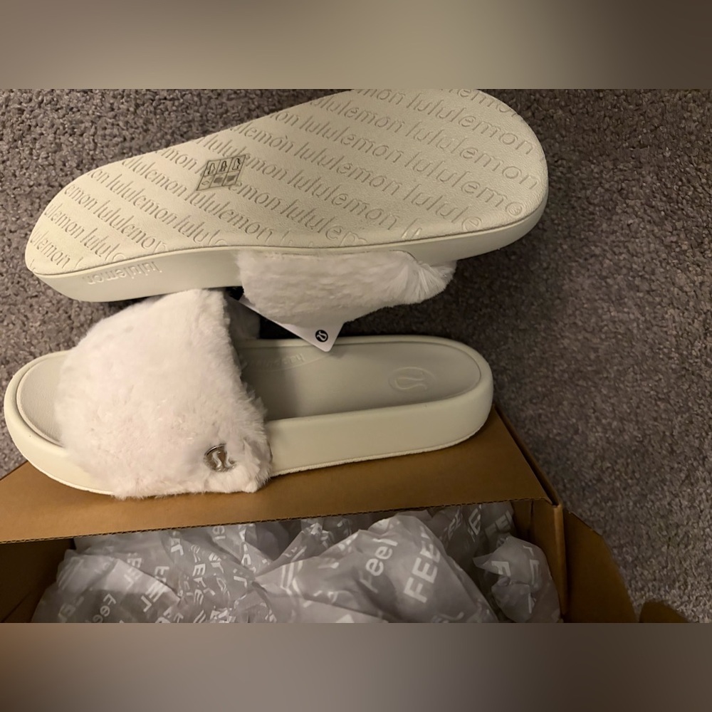 lululemon restfeel faux fur slide - NIB - Picture 4 of 12